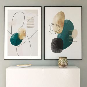 Conjunto de 2 quadros impressos com moldura preta. 50 × 70 cm (cada)