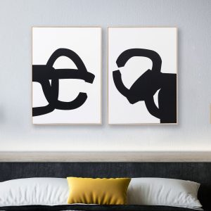 Conjunto de 2 quadros impressos com moldura cor carvalho. 50 × 70 cm (cada)