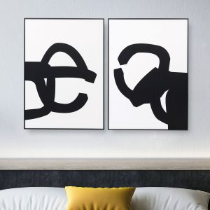 Conjunto de 2 quadros impressos com moldura preta. 50 × 70 cm (cada)